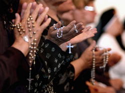 Iraqi Christians Pray Rosary.jpg